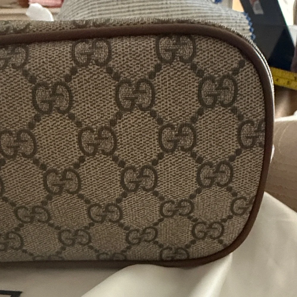 Gucci Beige GG Supreme Canvas Tote with Brown Leather Handles - Picture 4 of 5